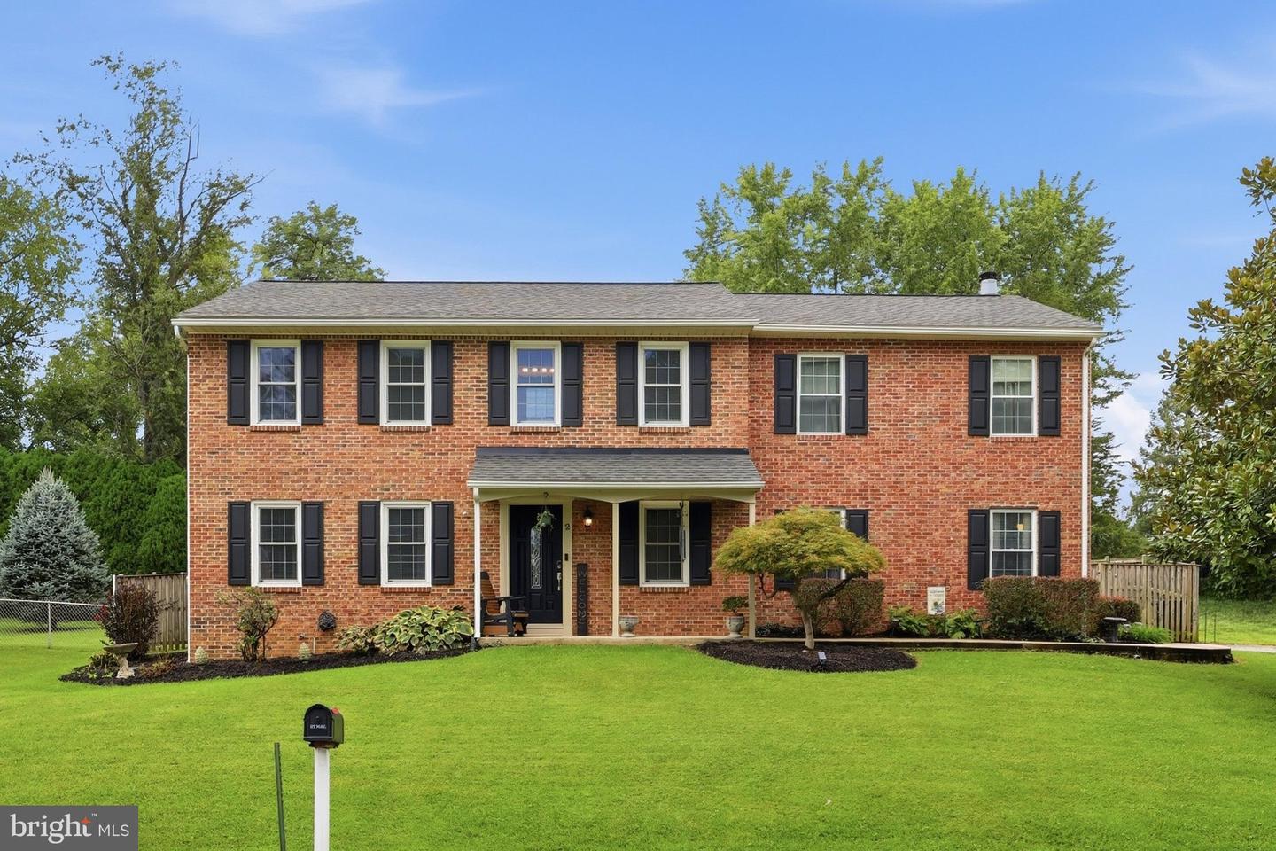 2 Sweet Briar Ln Property Photo 1