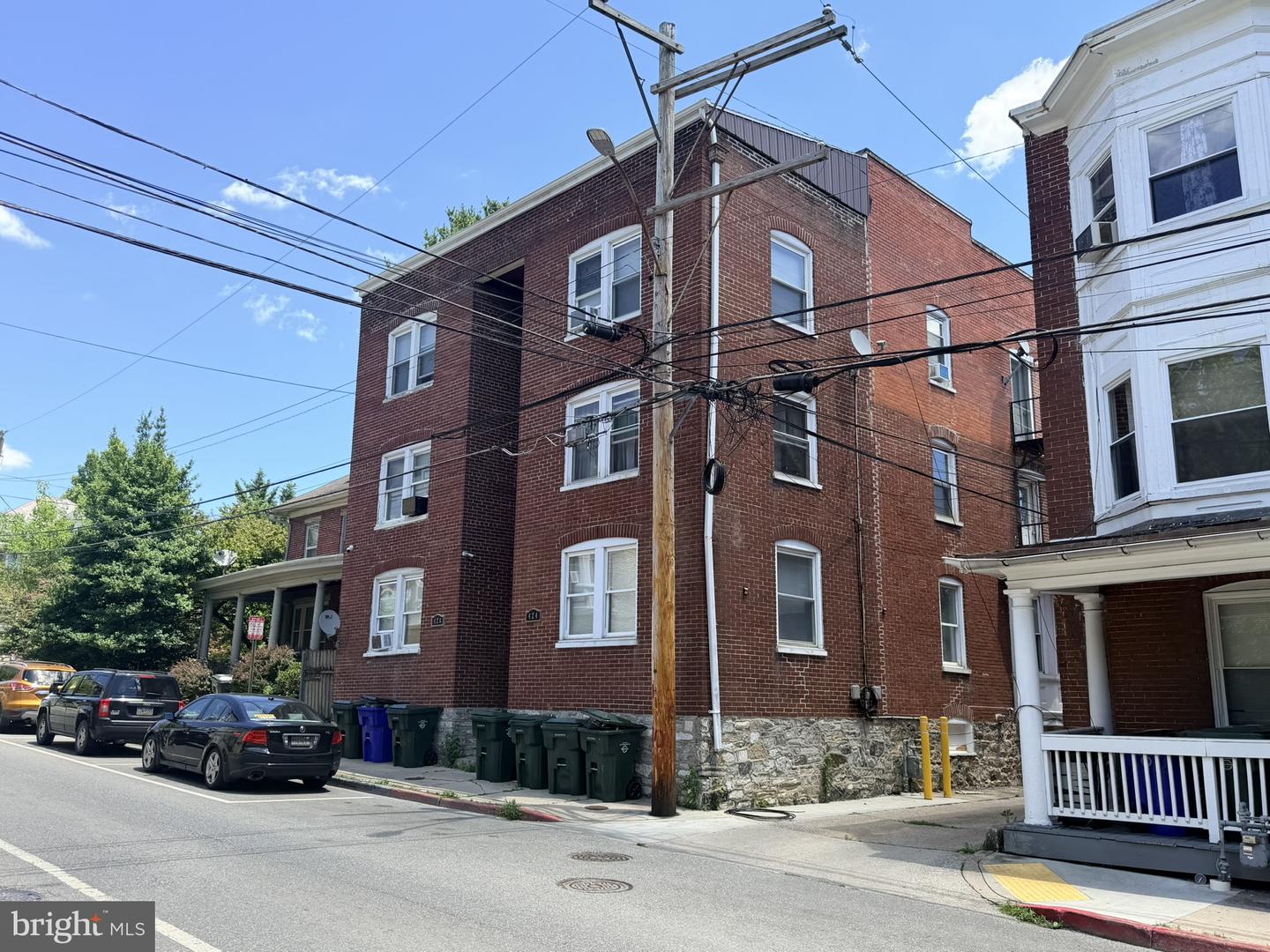 426 N Locust St Property Photo 1