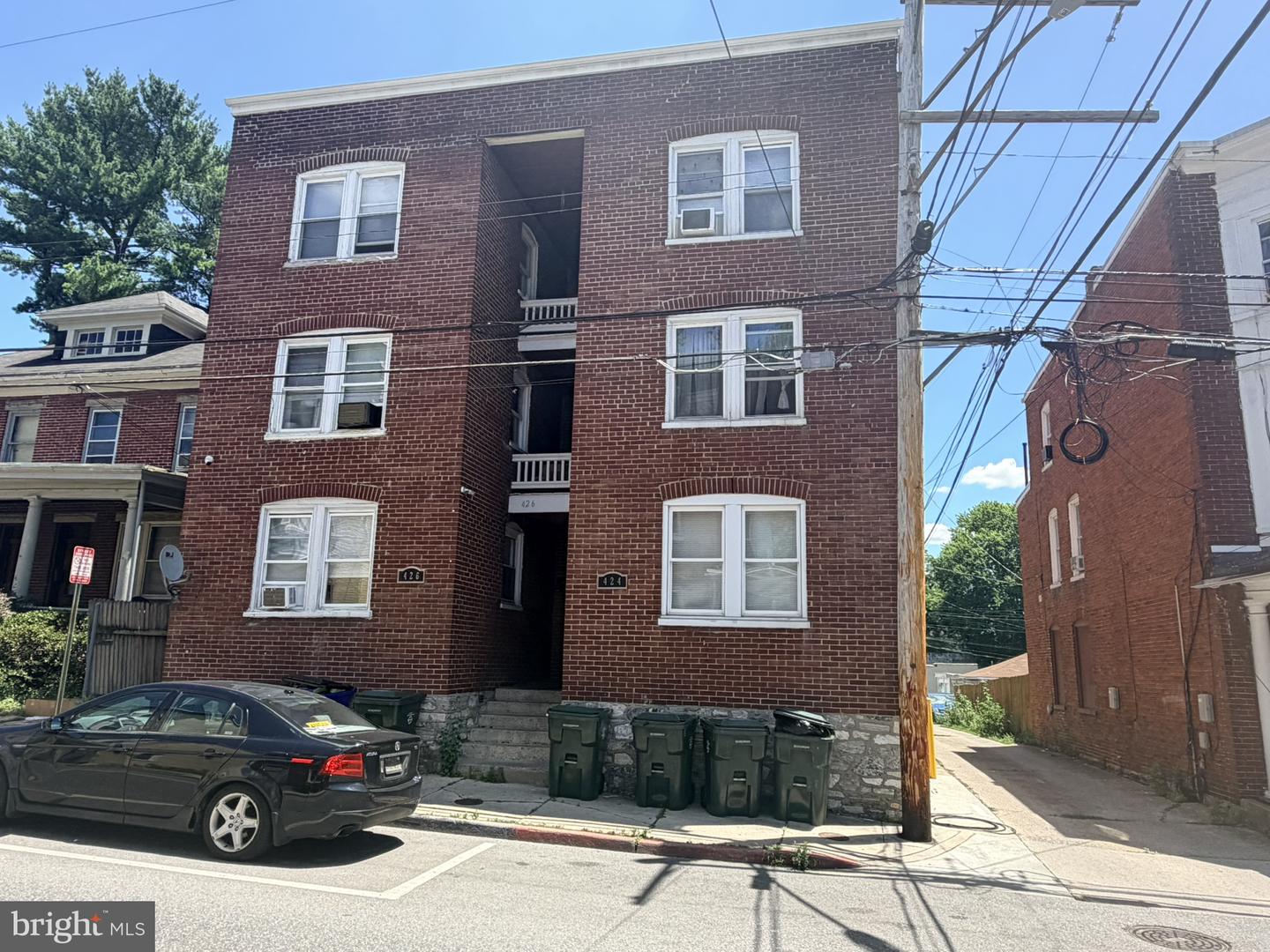 426 N Locust St Property Photo 4