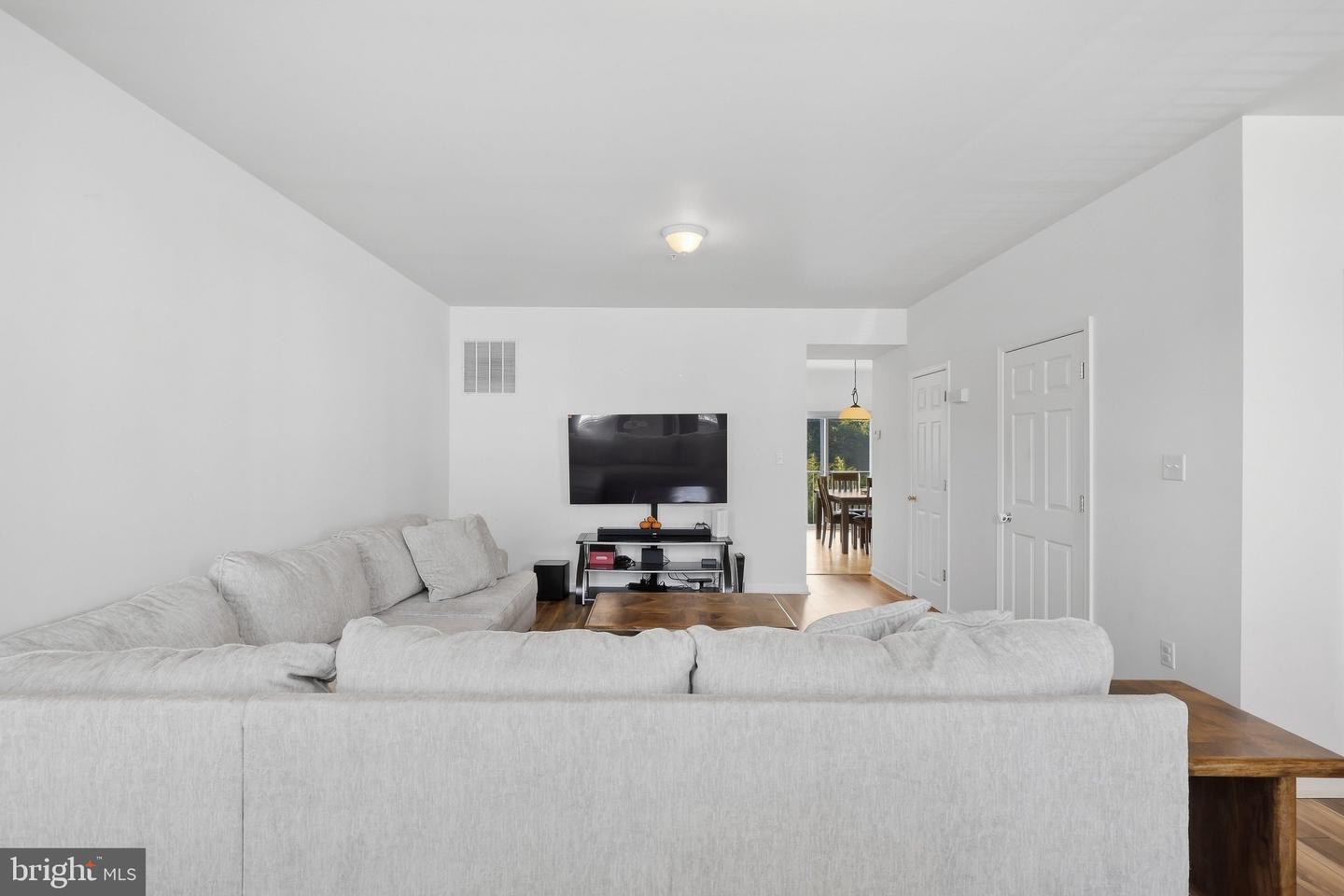 10328 Bridle Ct Property Photo 7