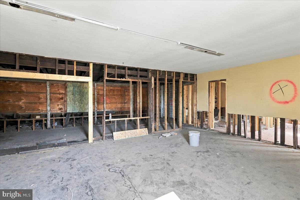 135 E Franklin St E Property Photo 15