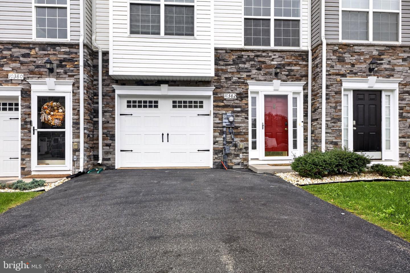 10382 Lantern Ln Property Photo 2