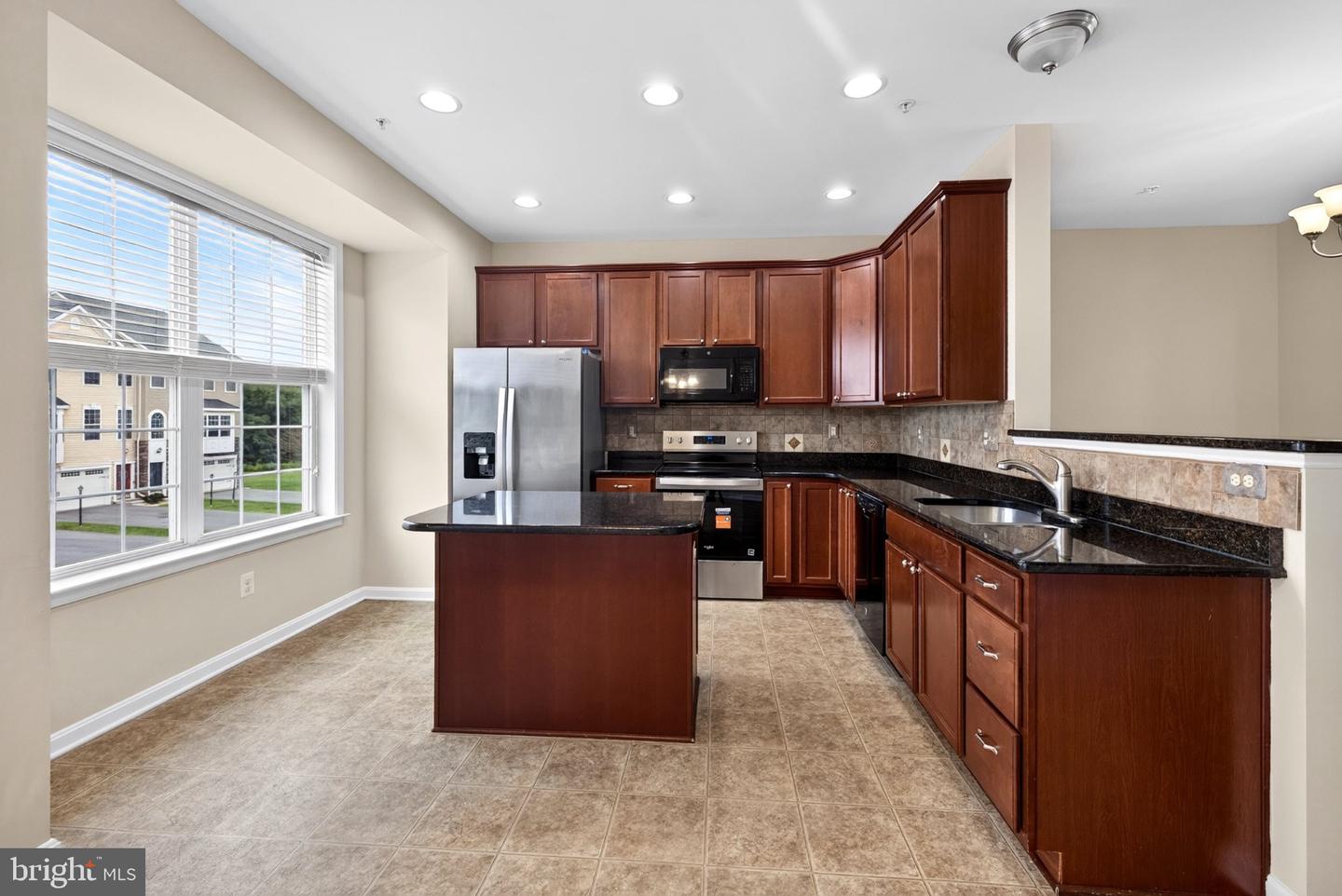 10382 Lantern Ln Property Photo 6
