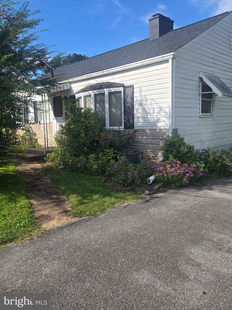 1245 CRESCENT RD Property Photo 1