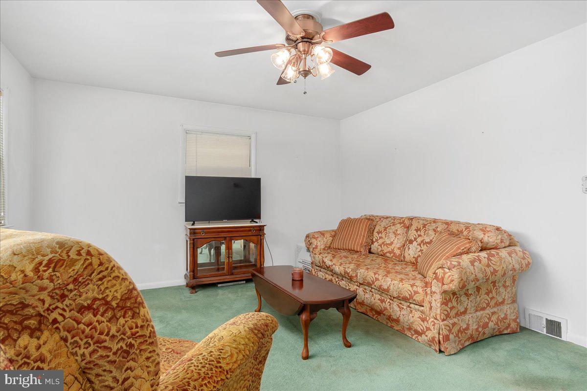348 Devonshire Rd Property Photo 4
