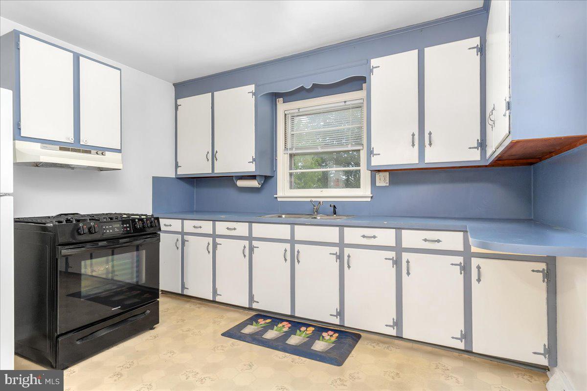 348 Devonshire Rd Property Photo 9