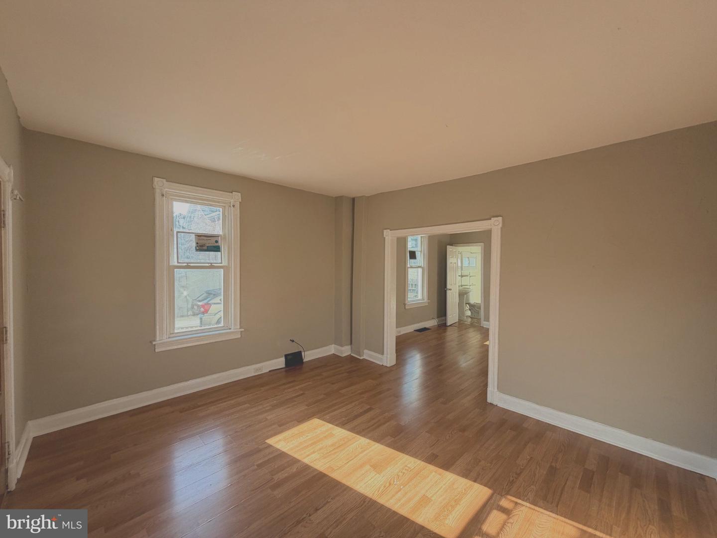 133 E Lee St Property Photo 6