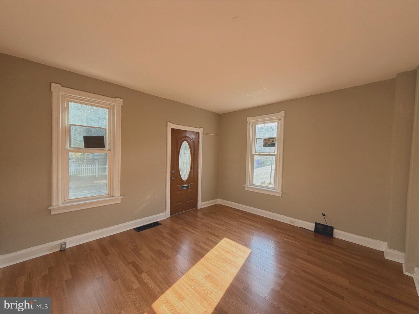 133 E Lee St Property Photo 7