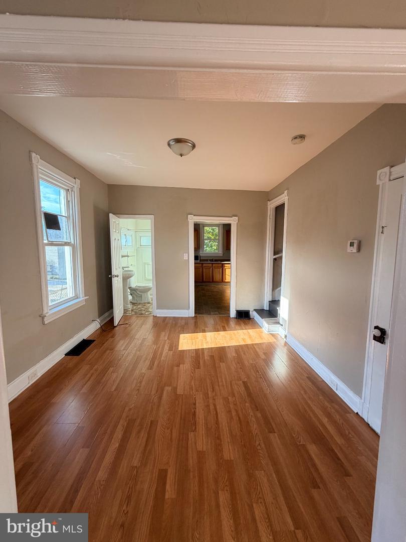 133 E Lee St Property Photo 9