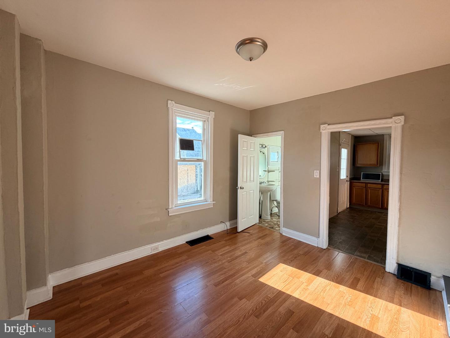 133 E Lee St Property Photo 11