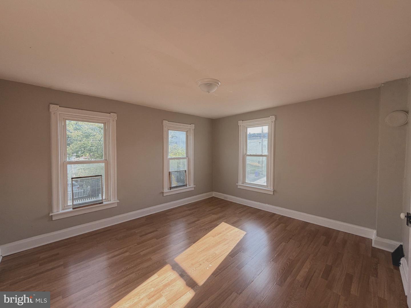 133 E Lee St Property Photo 20