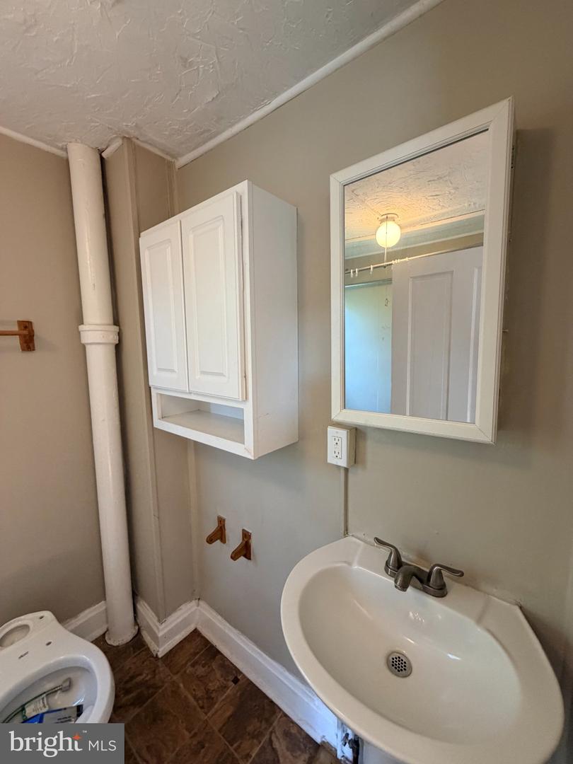 133 E Lee St Property Photo 28