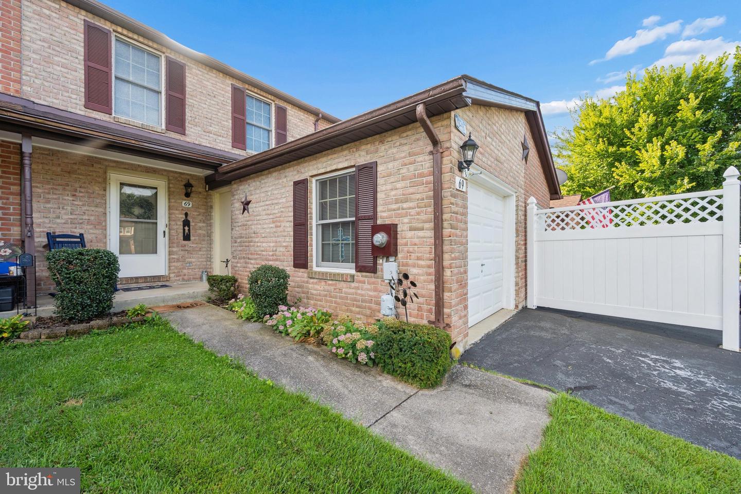 69 Johnson Ter Property Photo 1