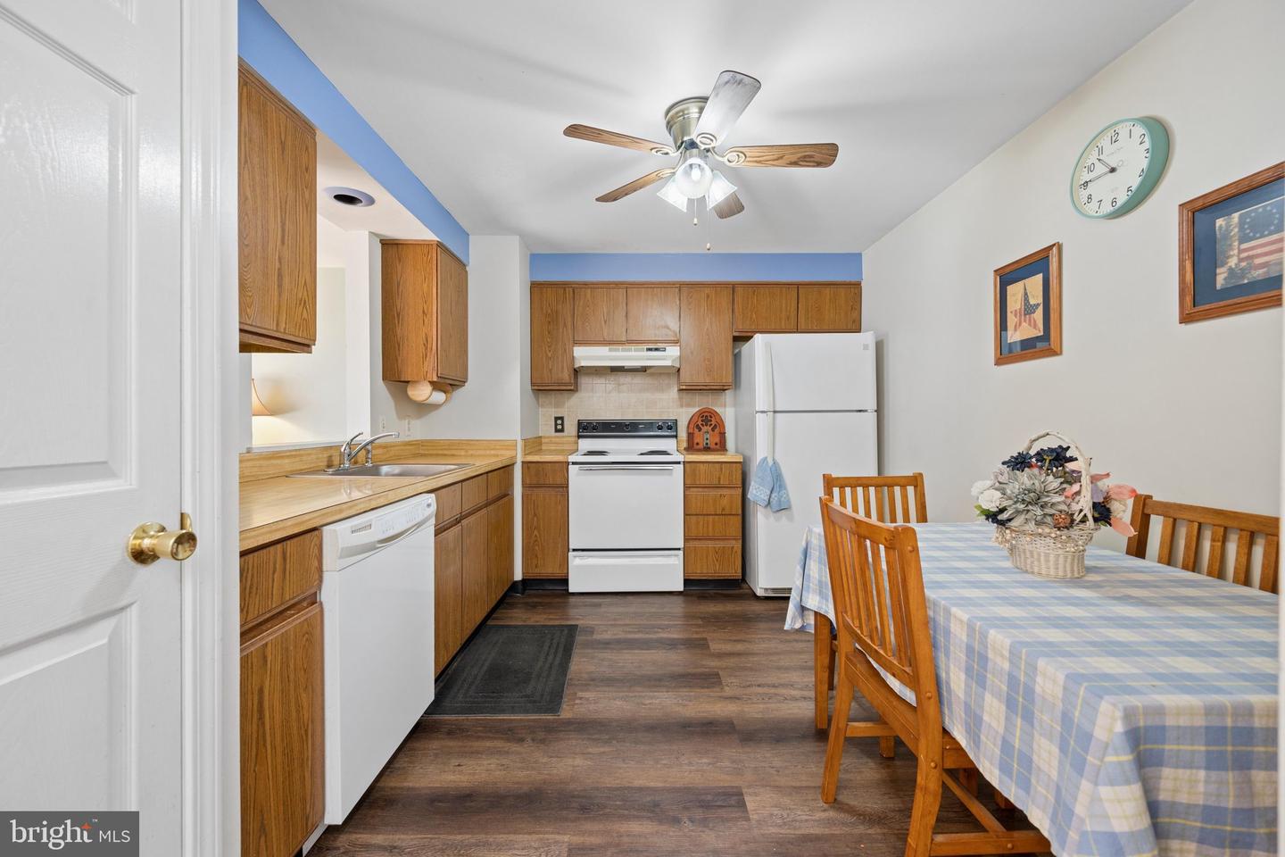 69 Johnson Ter Property Photo 14
