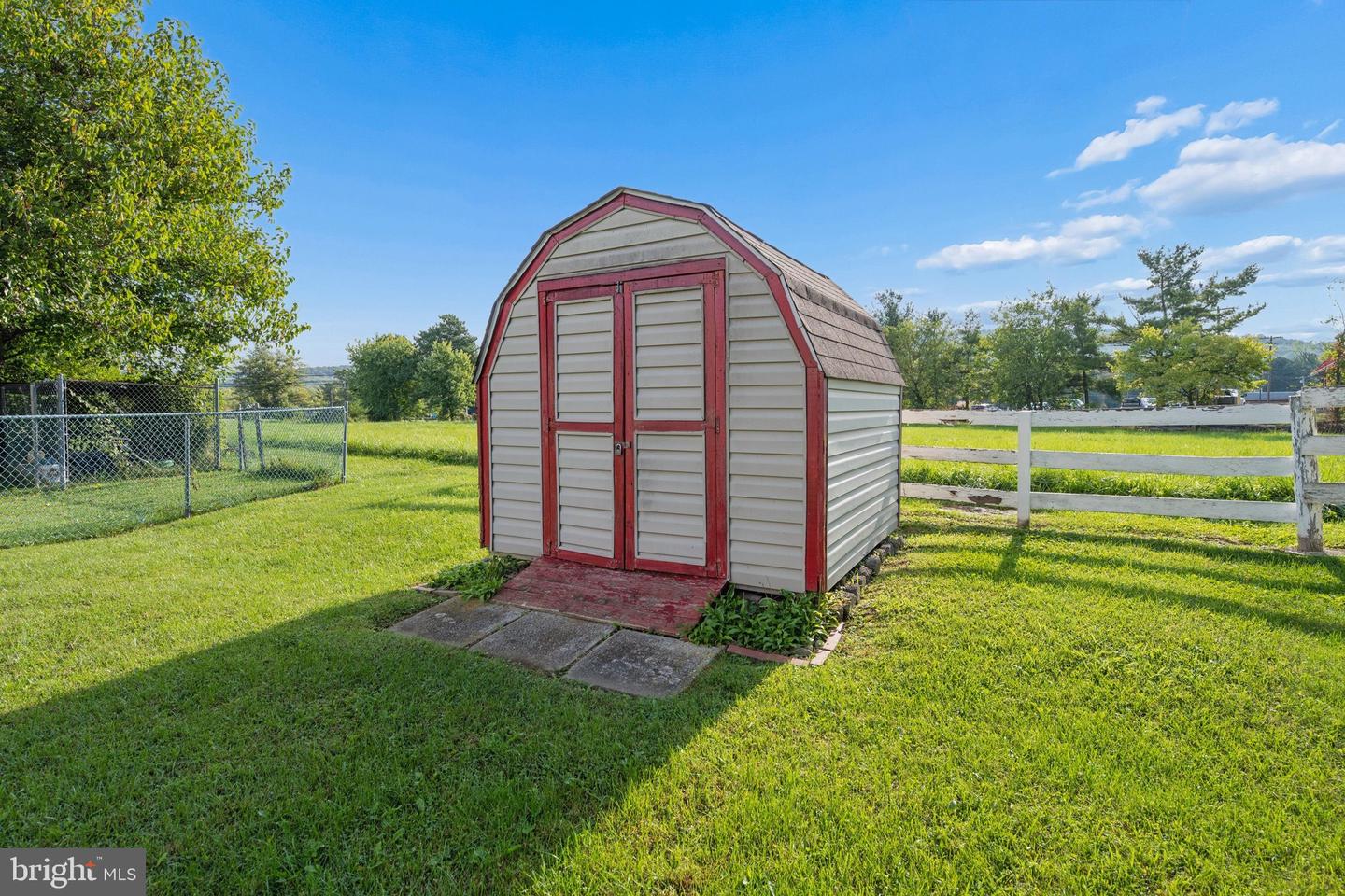 69 Johnson Ter Property Photo 45