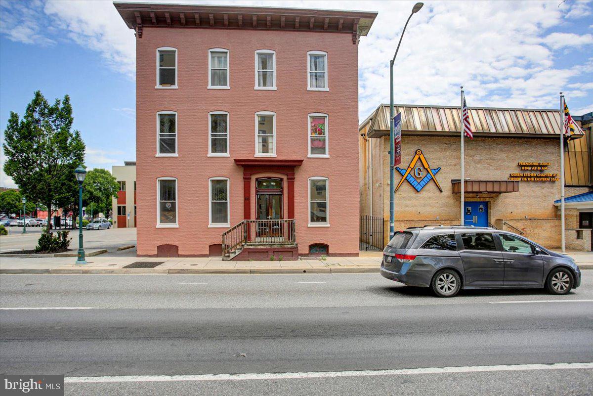 60 E WASHINGTON ST #APT 1 W Property Photo 1