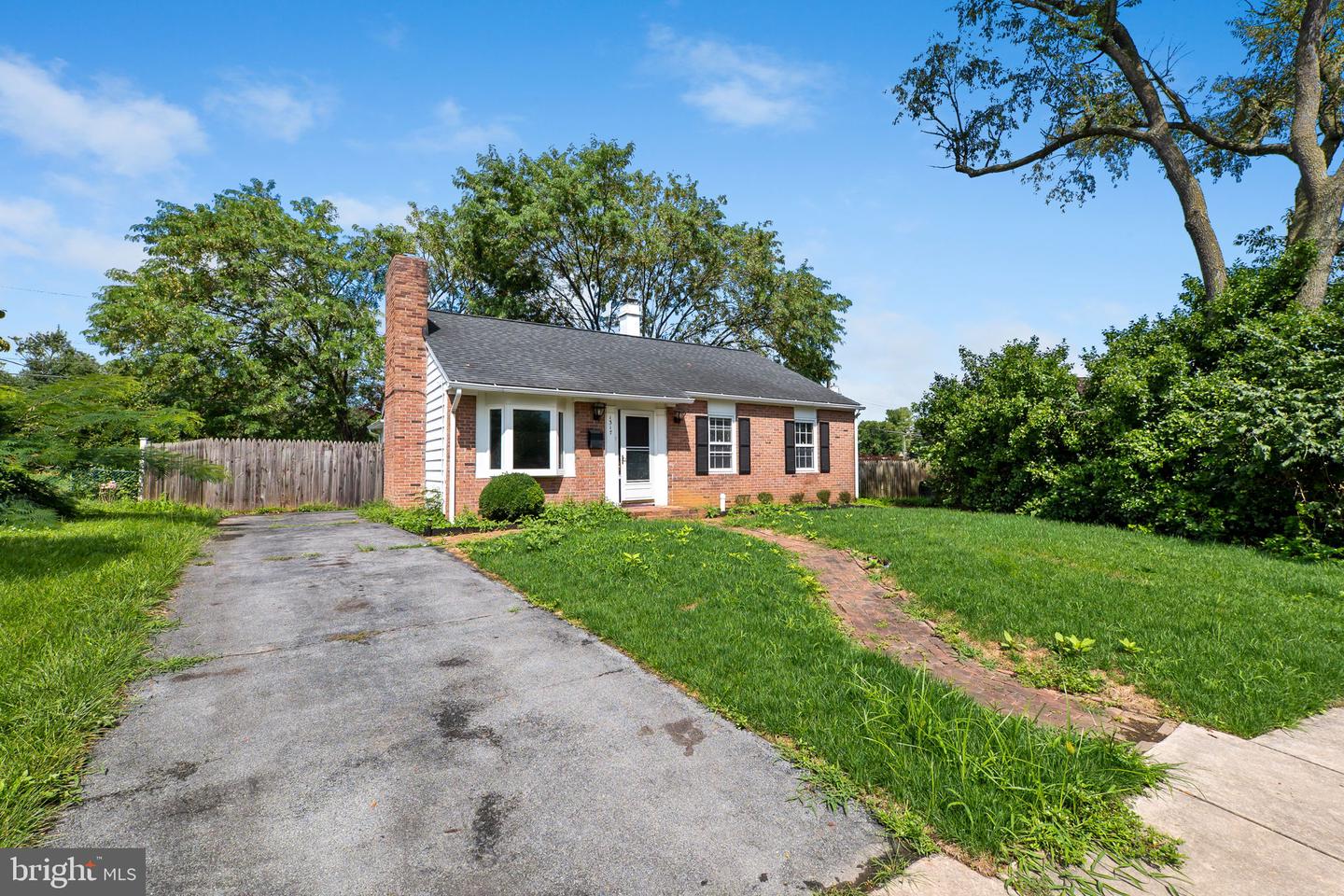 1317 Cedarwood Dr Property Photo 3