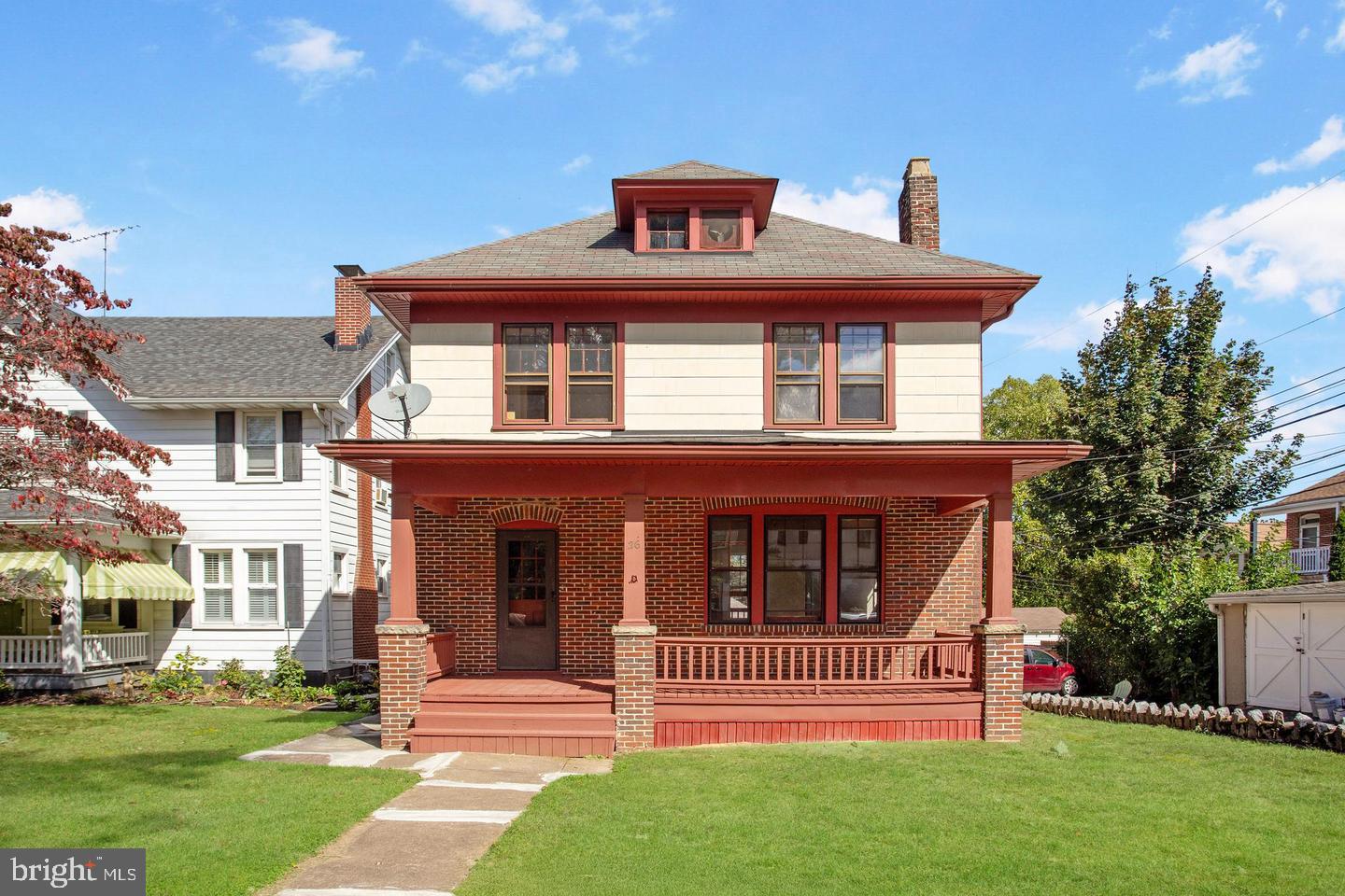 26 LAUREL ST Property Photo 1