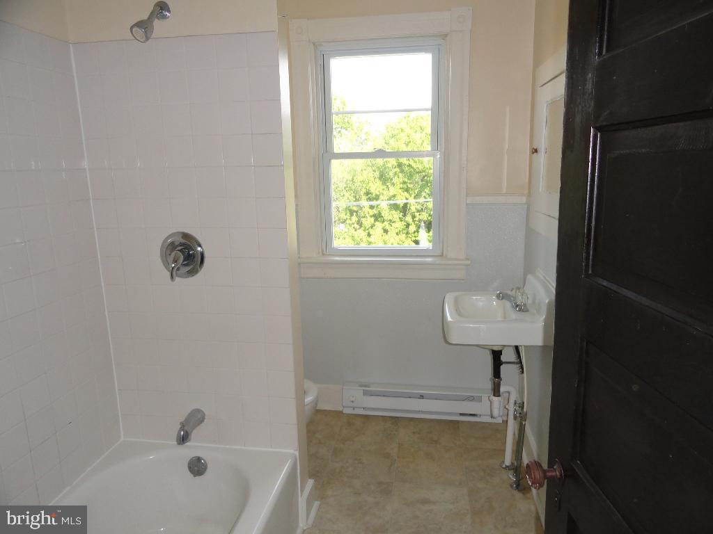 644 N Prospect St Property Photo 3