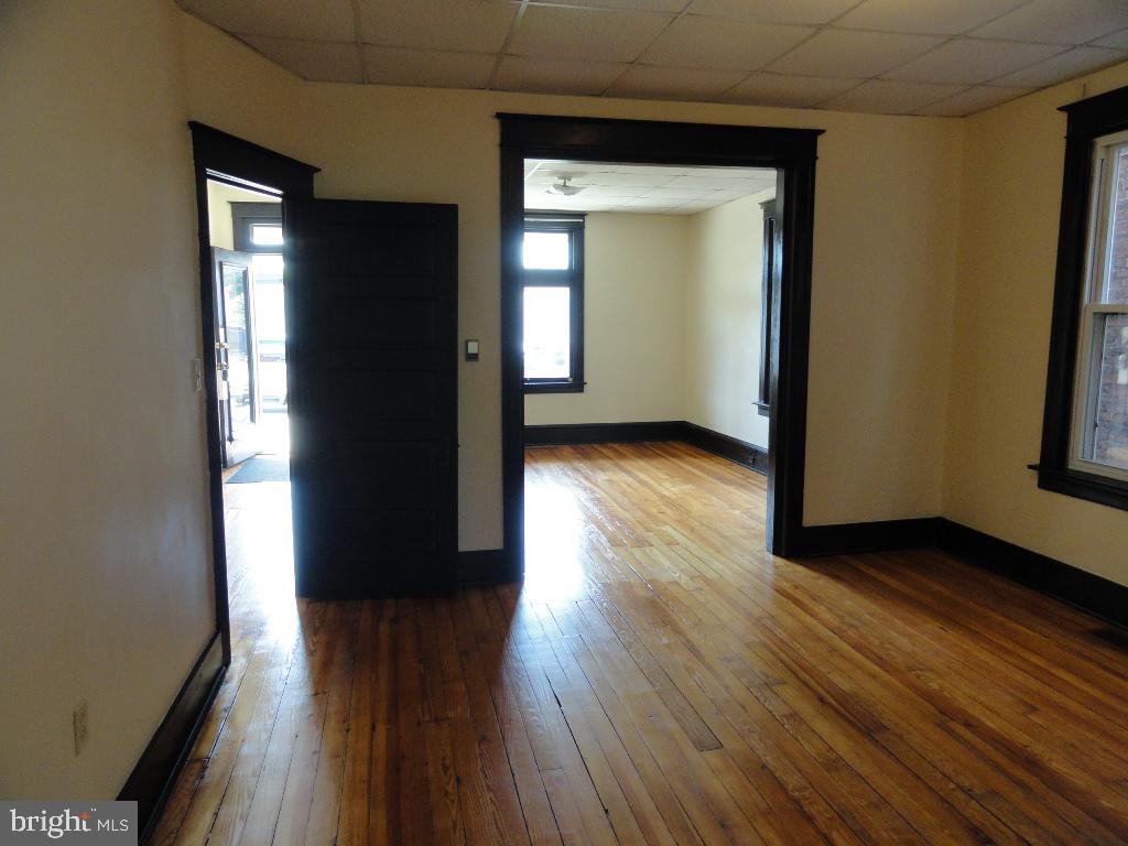 646 N Prospect St Property Photo 5