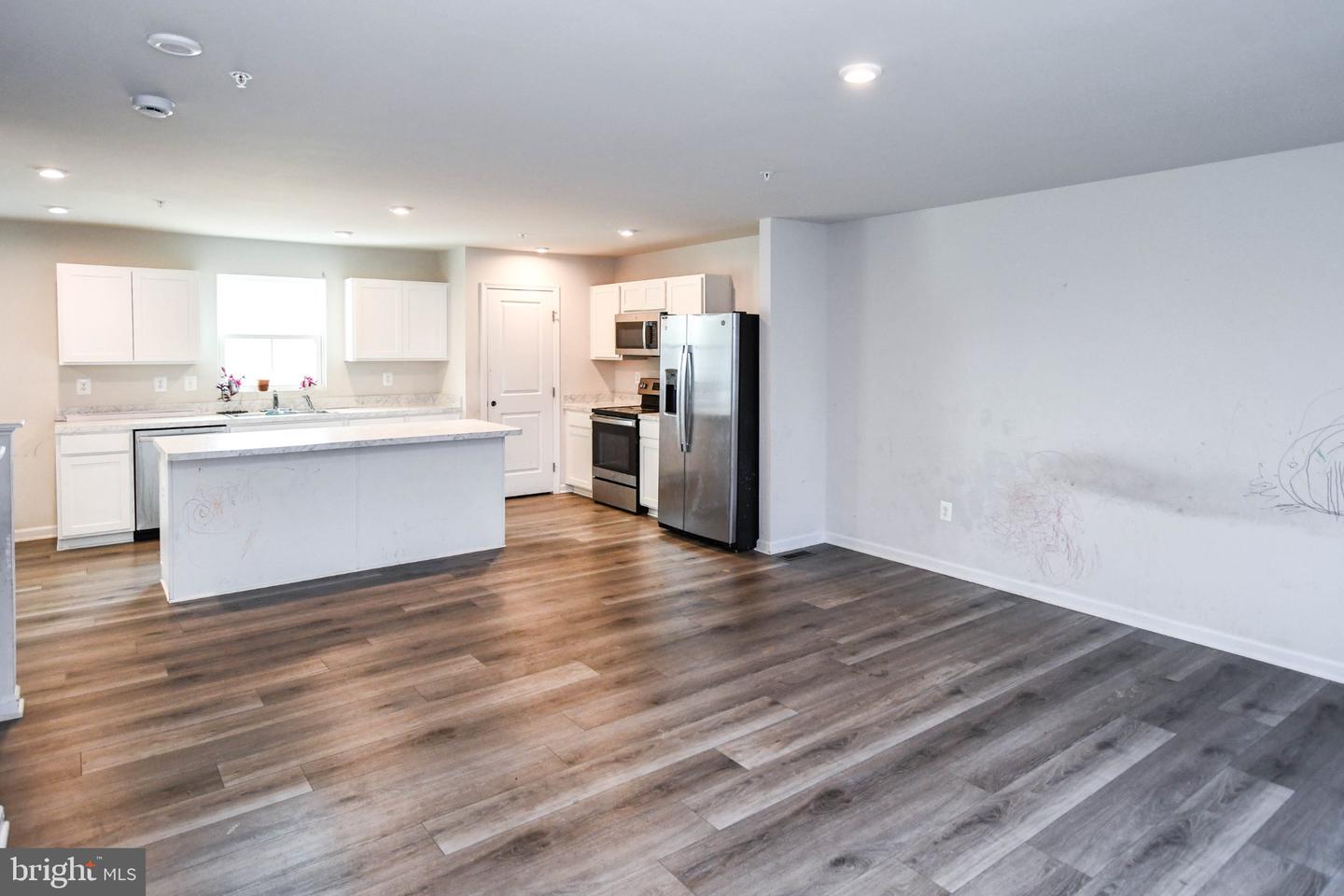 90 Charlotte St Property Photo 4