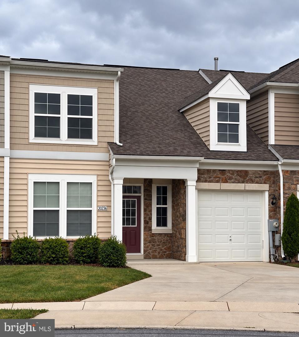 20236 HUNTINGTON CT Property Photo 1