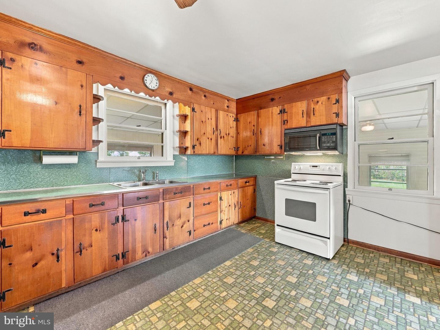 208 E Sunset Ave Property Photo 7