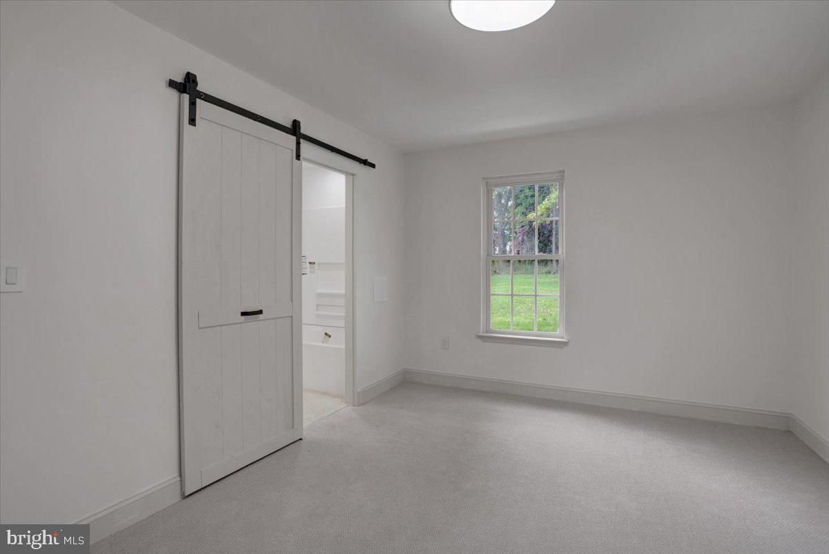 40 E Henrietta St Property Photo 11