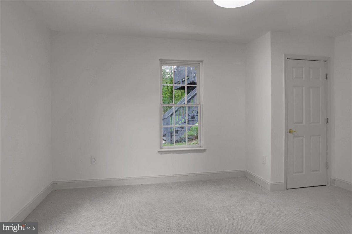 40 E Henrietta St Property Photo 12