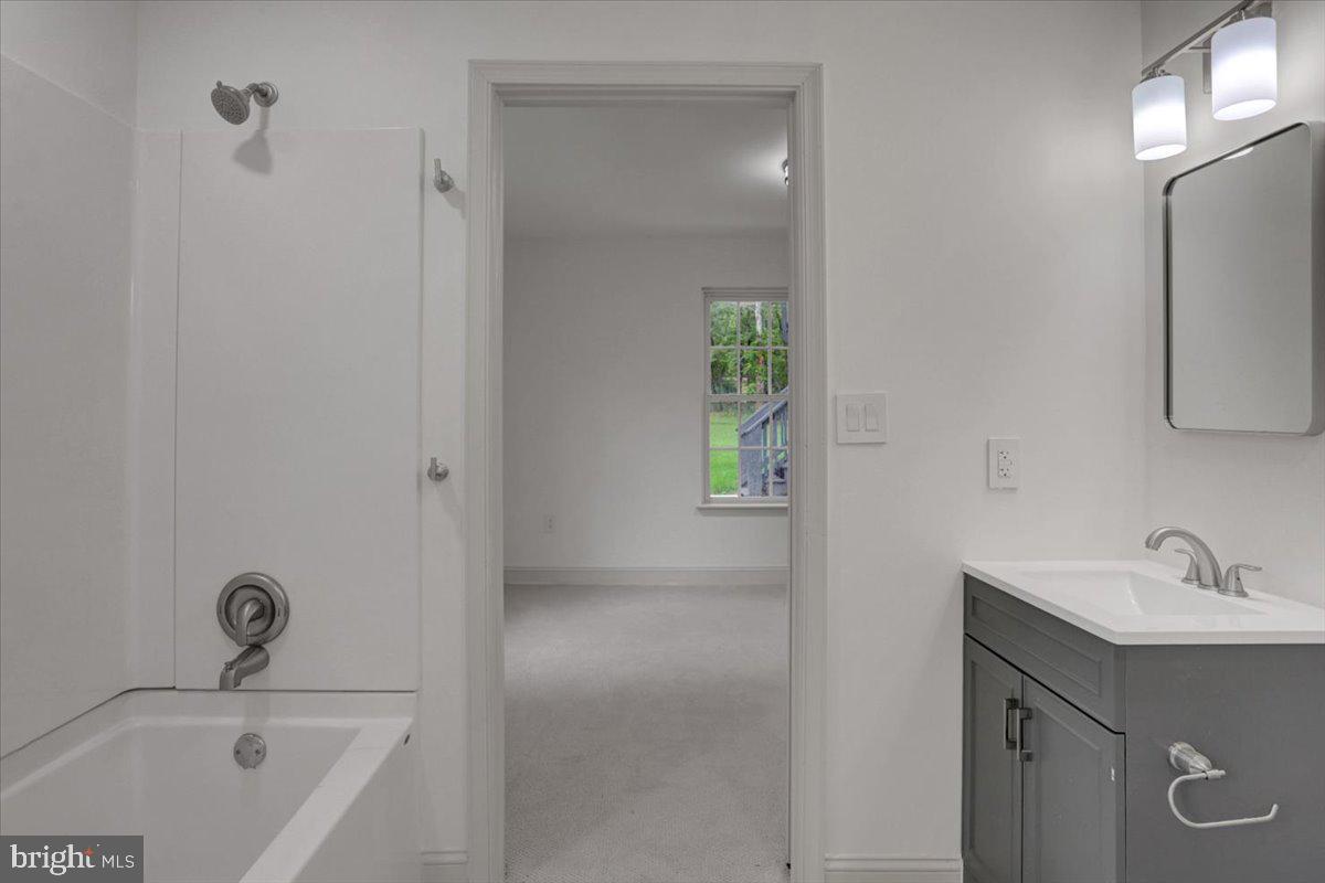 40 E Henrietta St Property Photo 13
