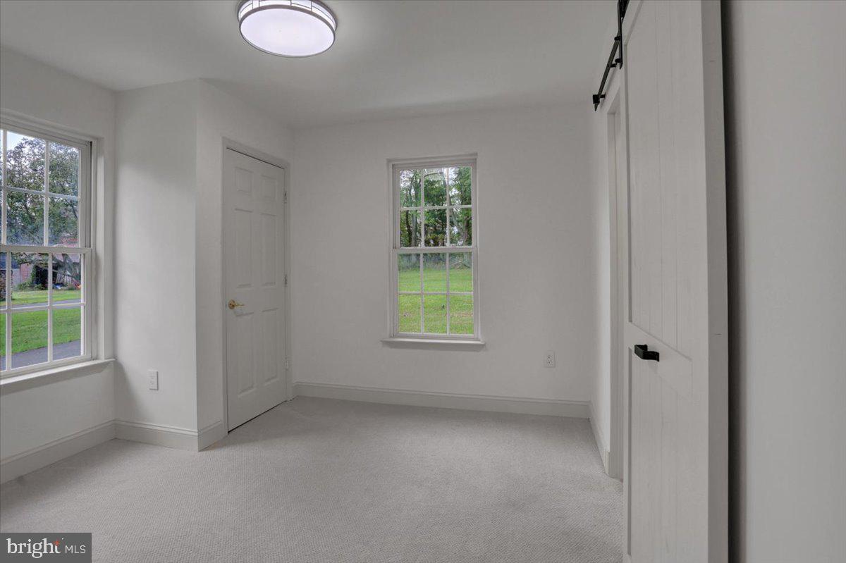 40 E Henrietta St Property Photo 15