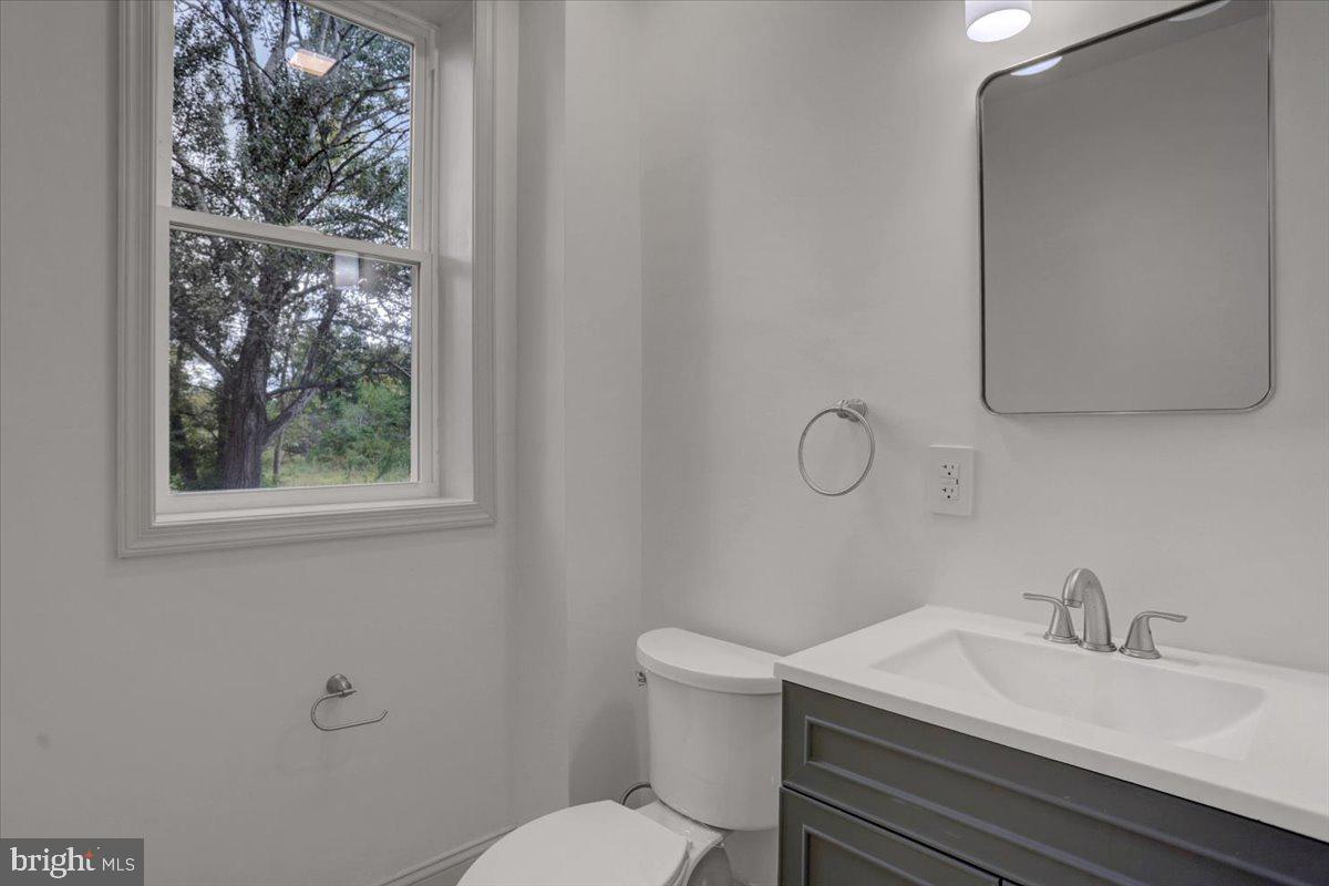 40 E Henrietta St Property Photo 19