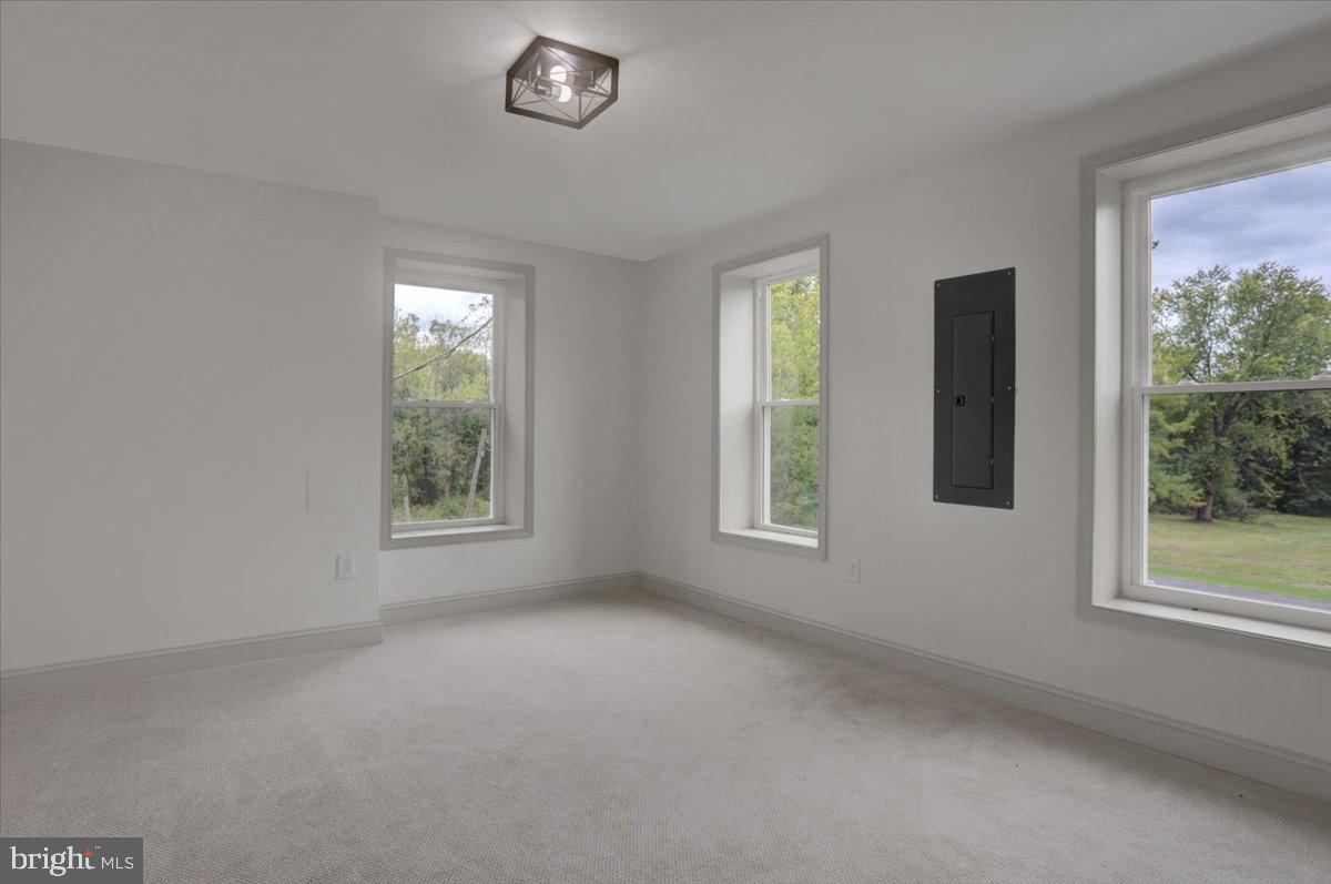 40 E Henrietta St Property Photo 35