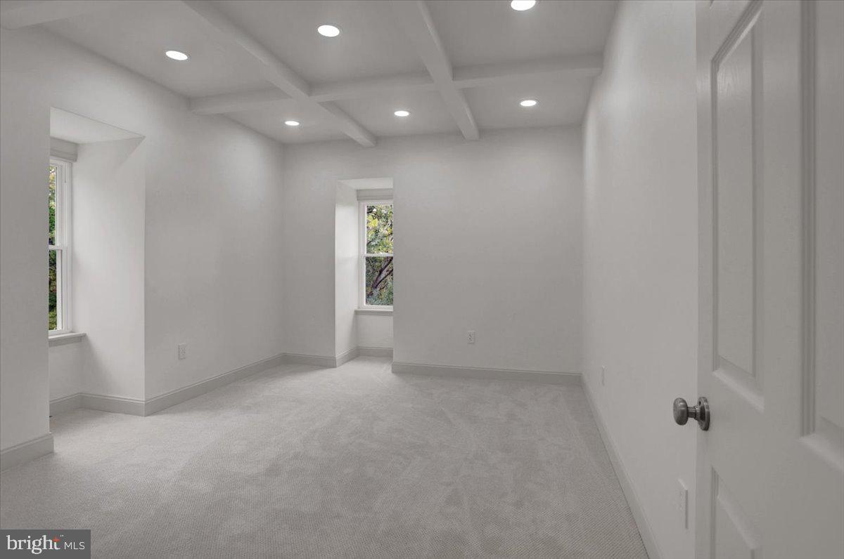 40 E Henrietta St Property Photo 53