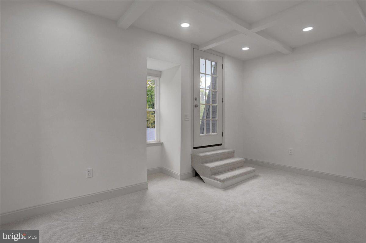 40 E Henrietta St Property Photo 58