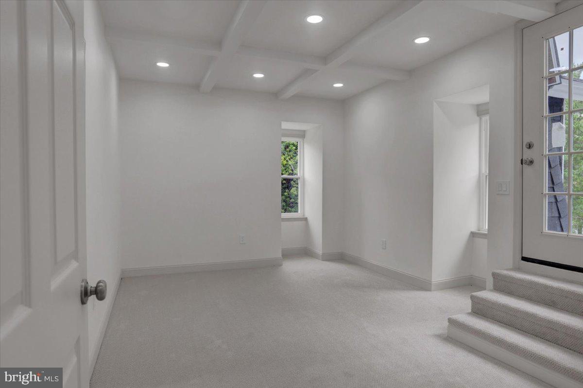 40 E Henrietta St Property Photo 59