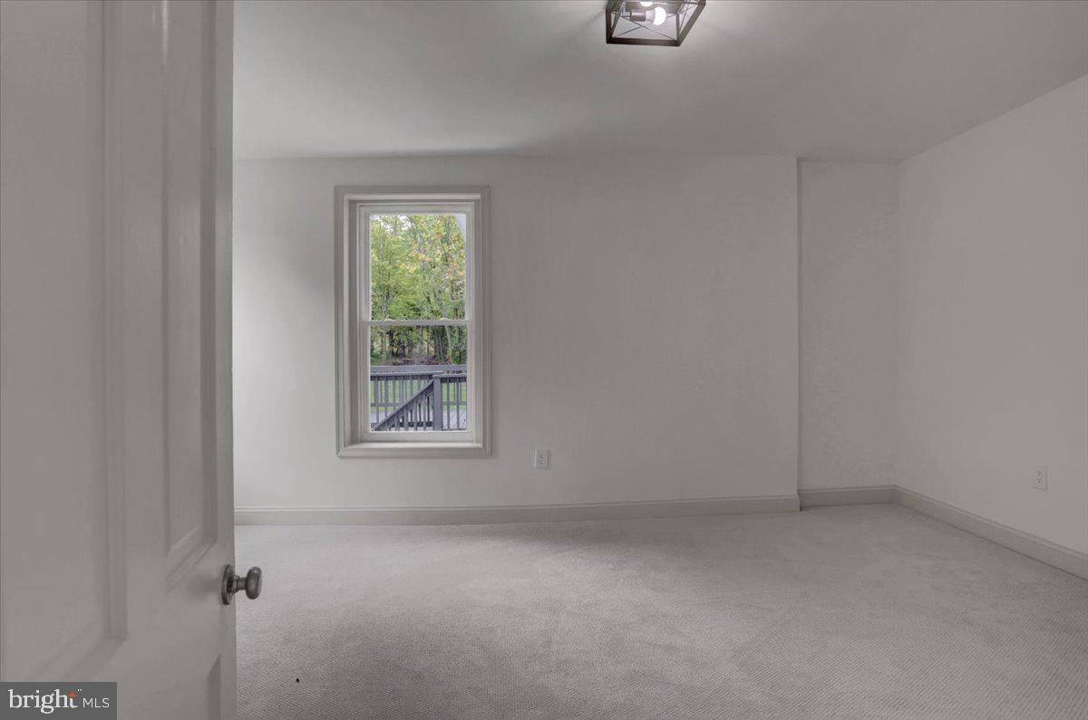 40 E Henrietta St Property Photo 64