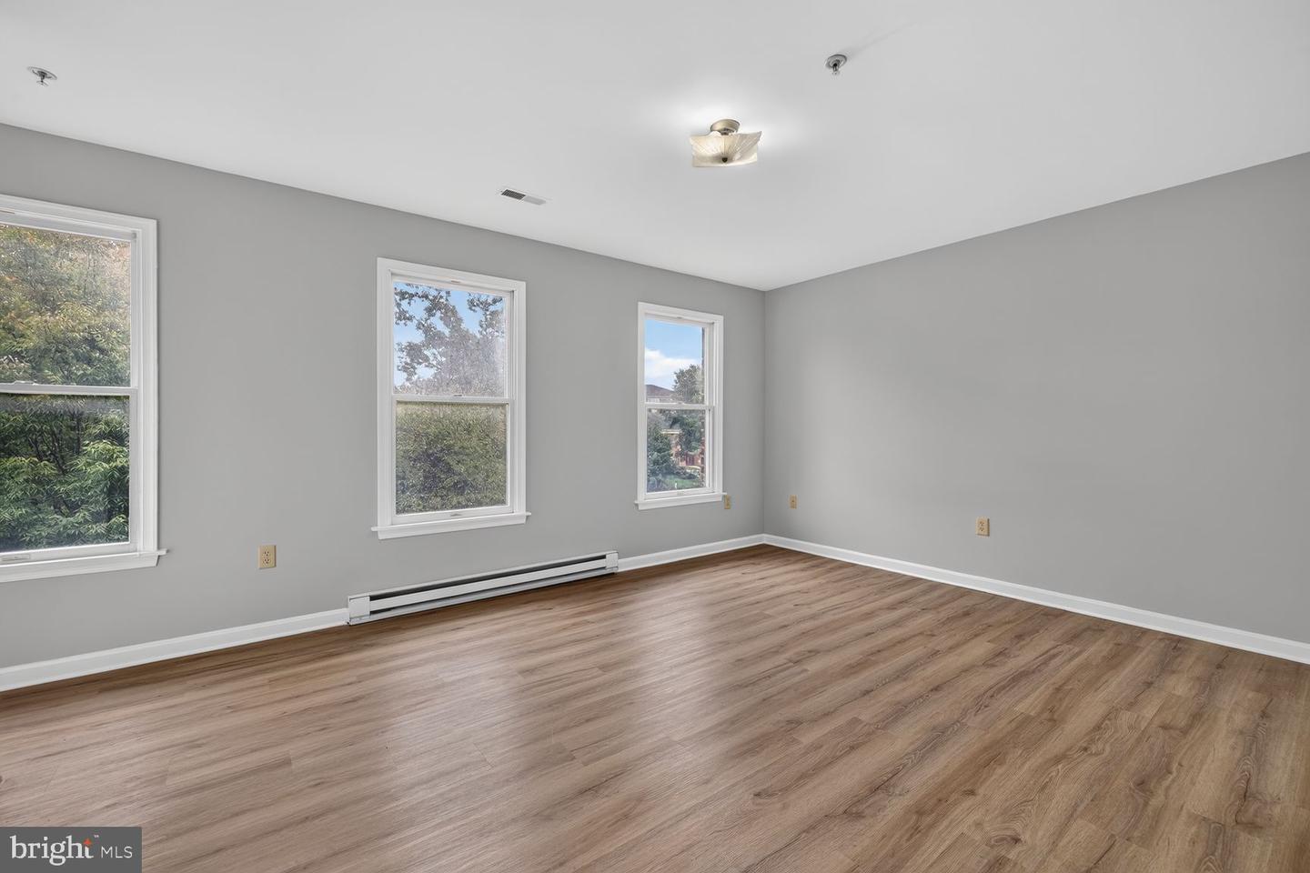 549 Pangborn Blvd Property Photo 16