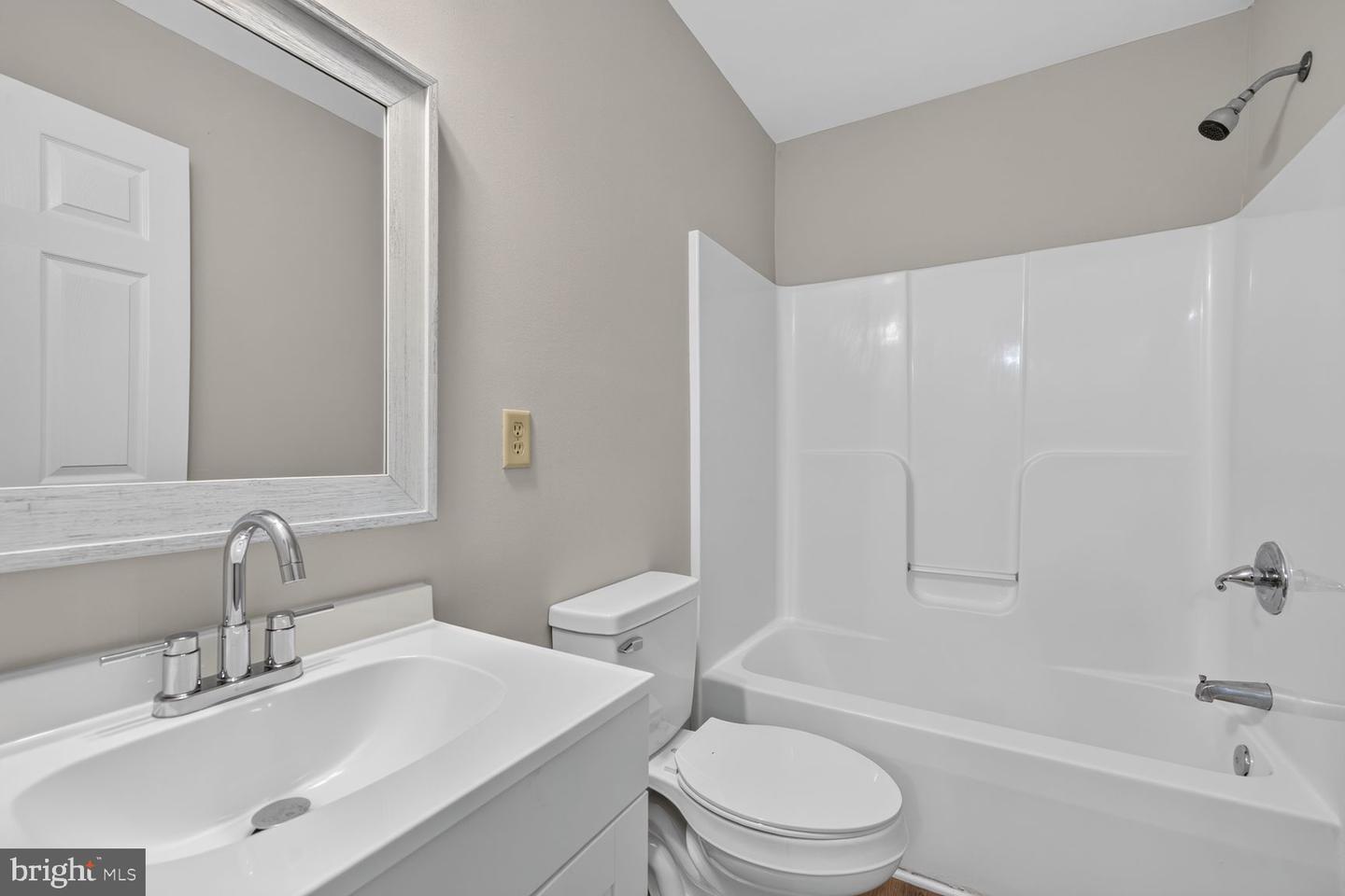 549 Pangborn Blvd Property Photo 17