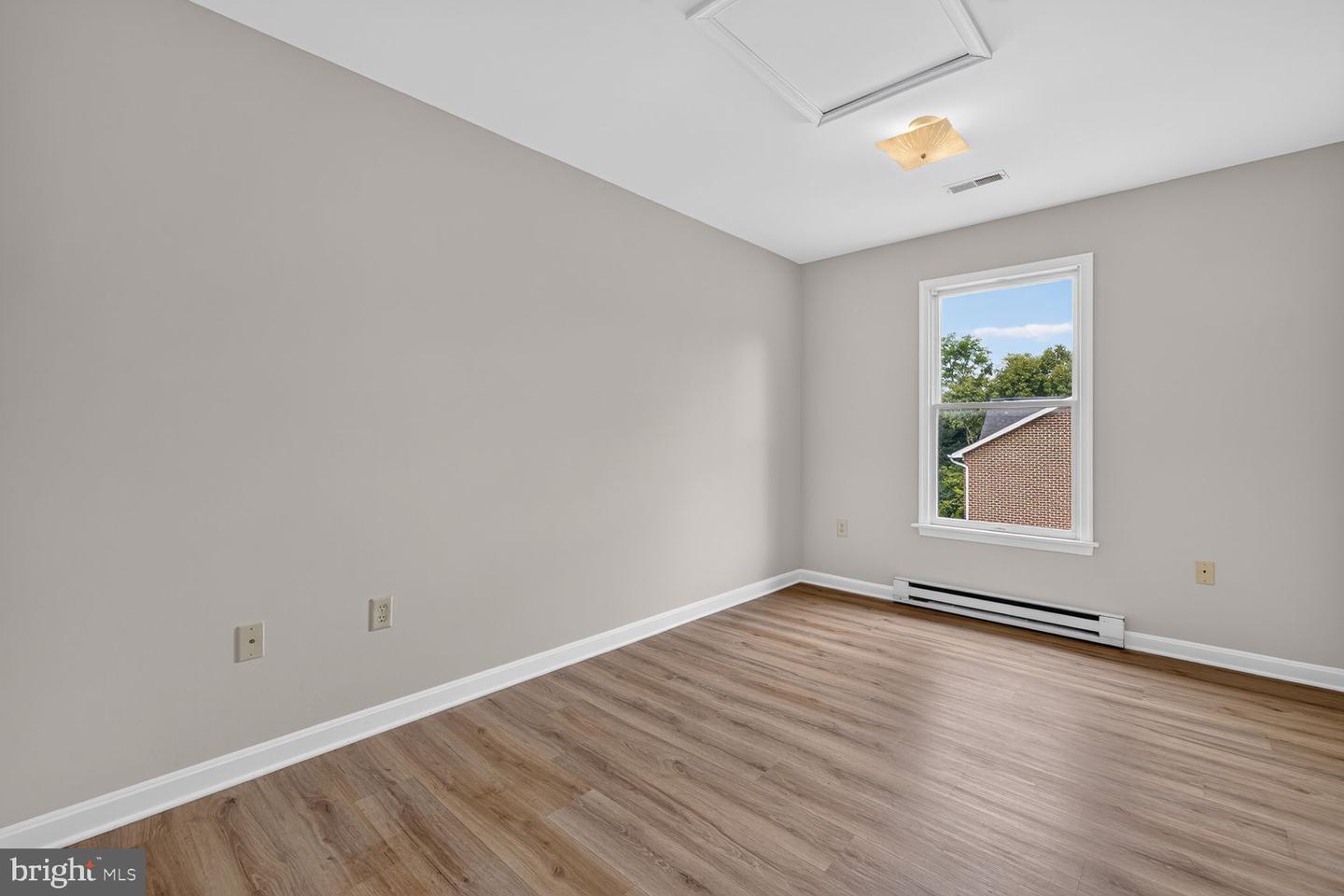 549 Pangborn Blvd Property Photo 18