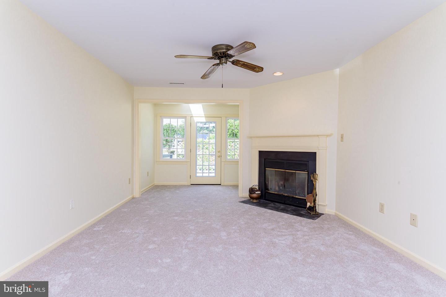 1004 Heron Ct Property Photo 5