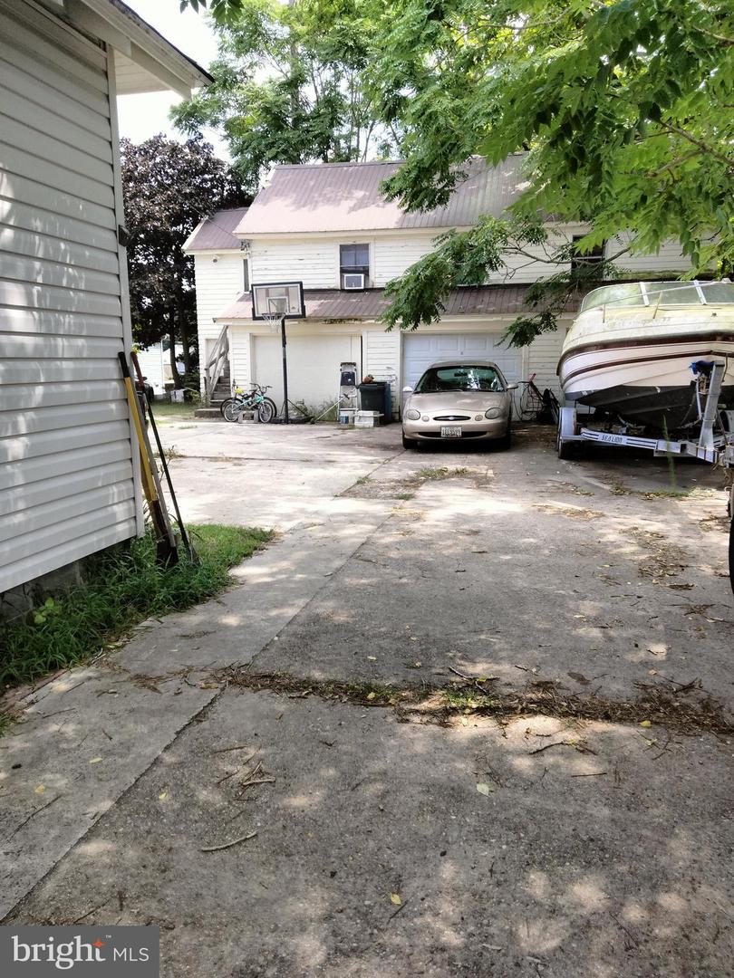 7411 Main St Property Photo 6