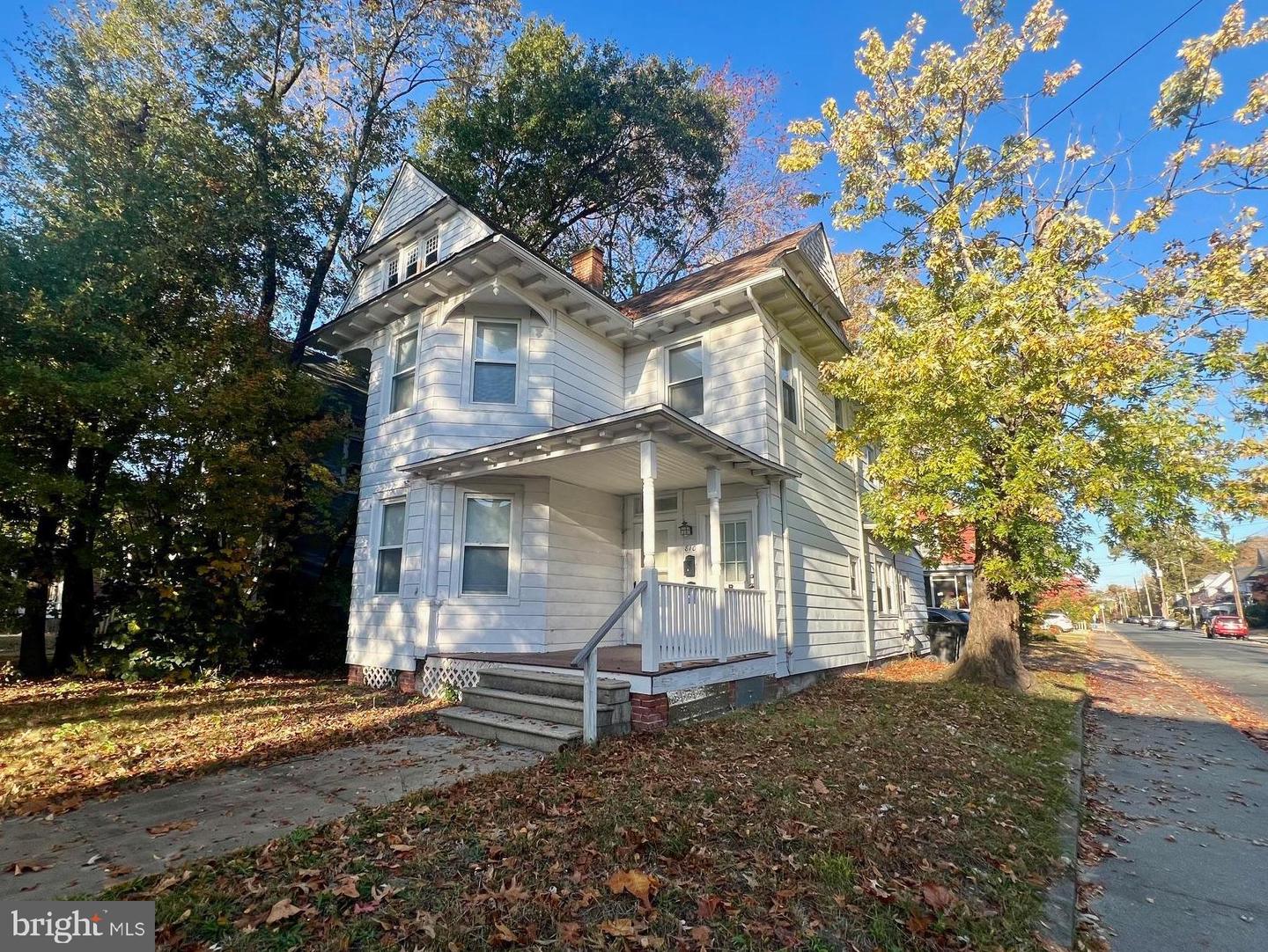 810 N DIVISION ST Property Photo 1