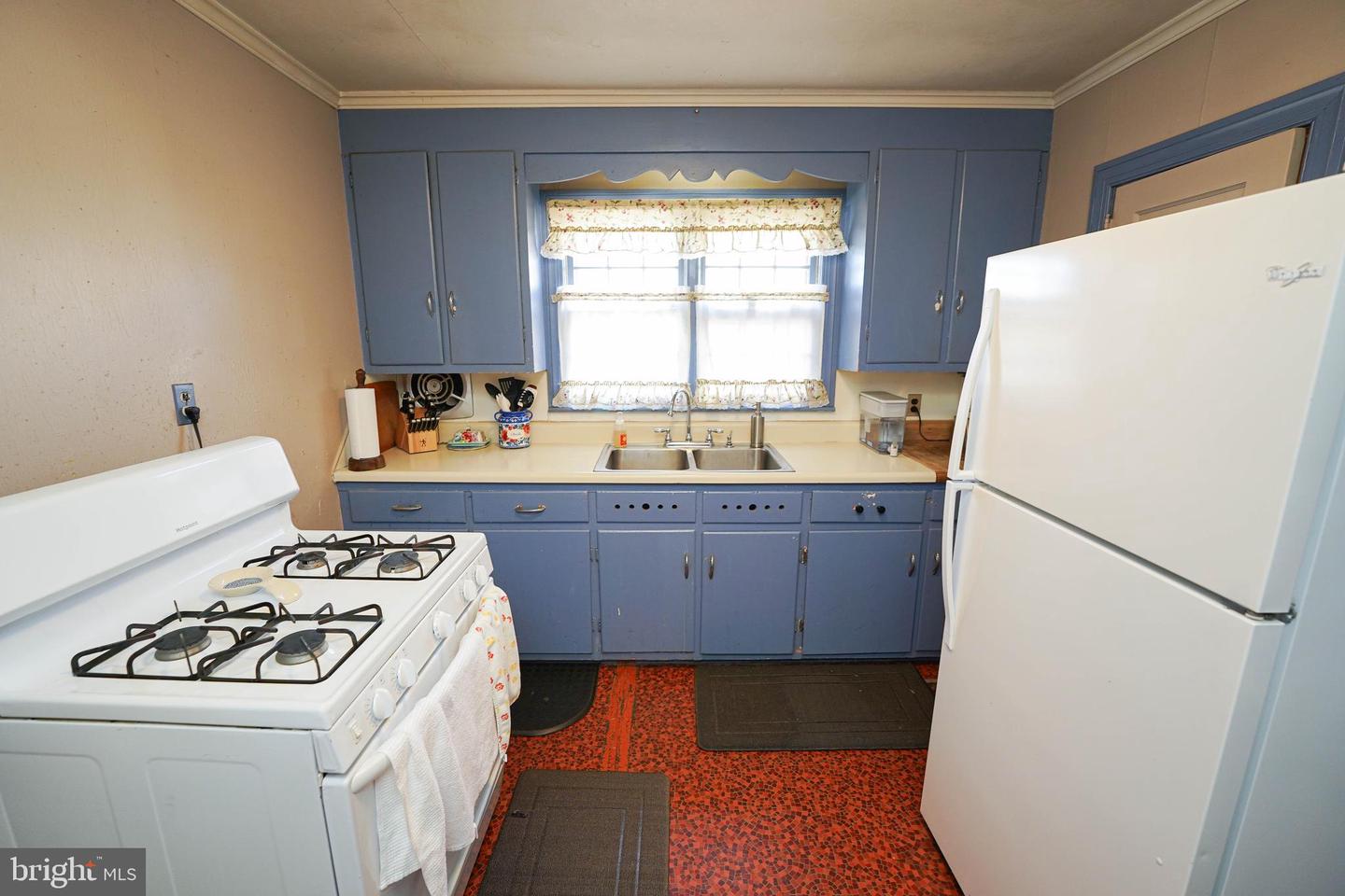408 Dover St Property Photo 12