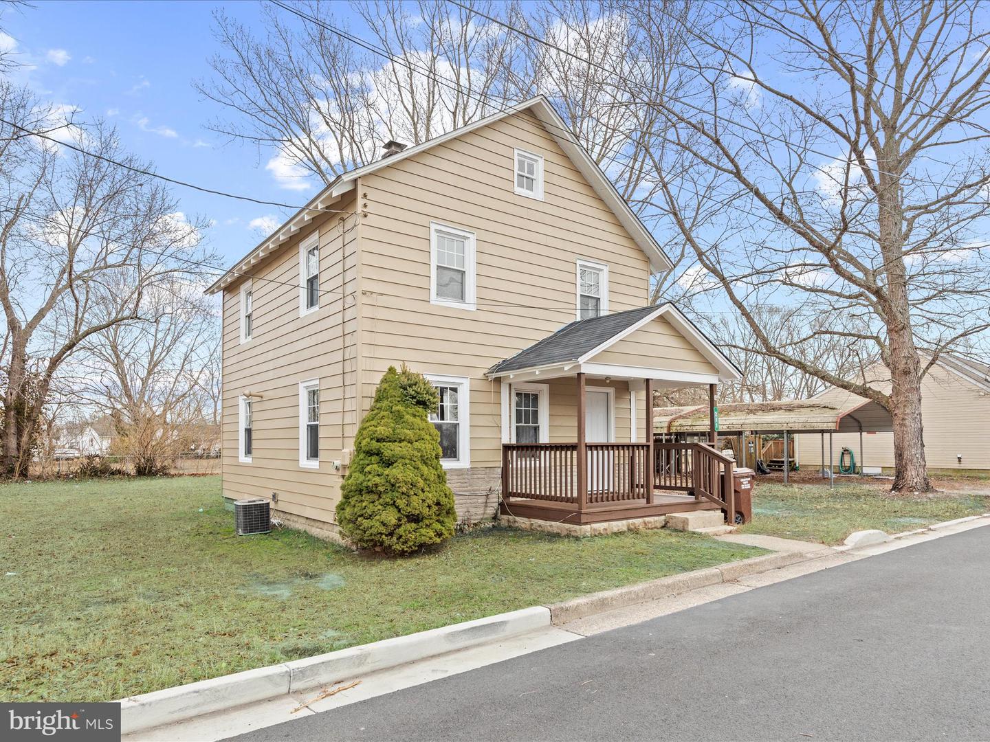 211 Holly St Property Photo