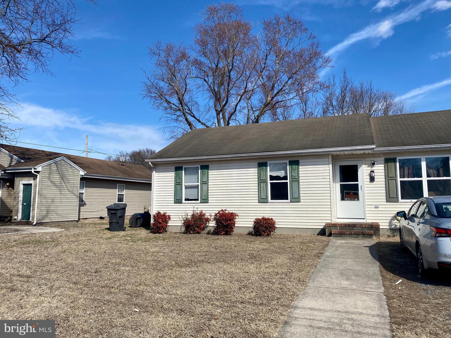 411 Dover St Property Photo 2