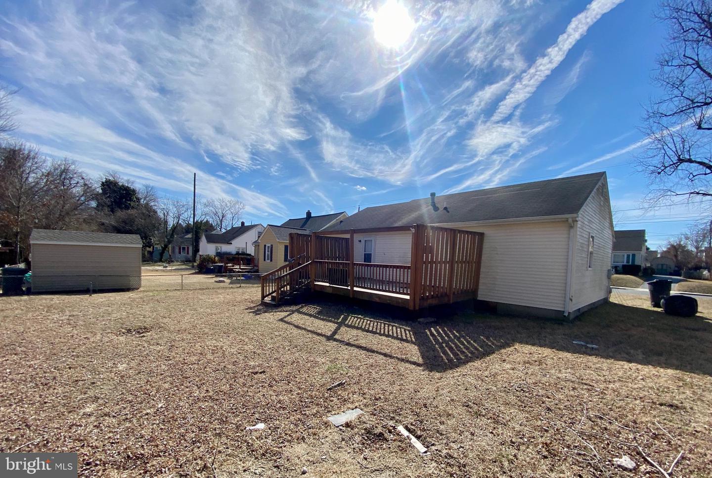 411 Dover St Property Photo 3