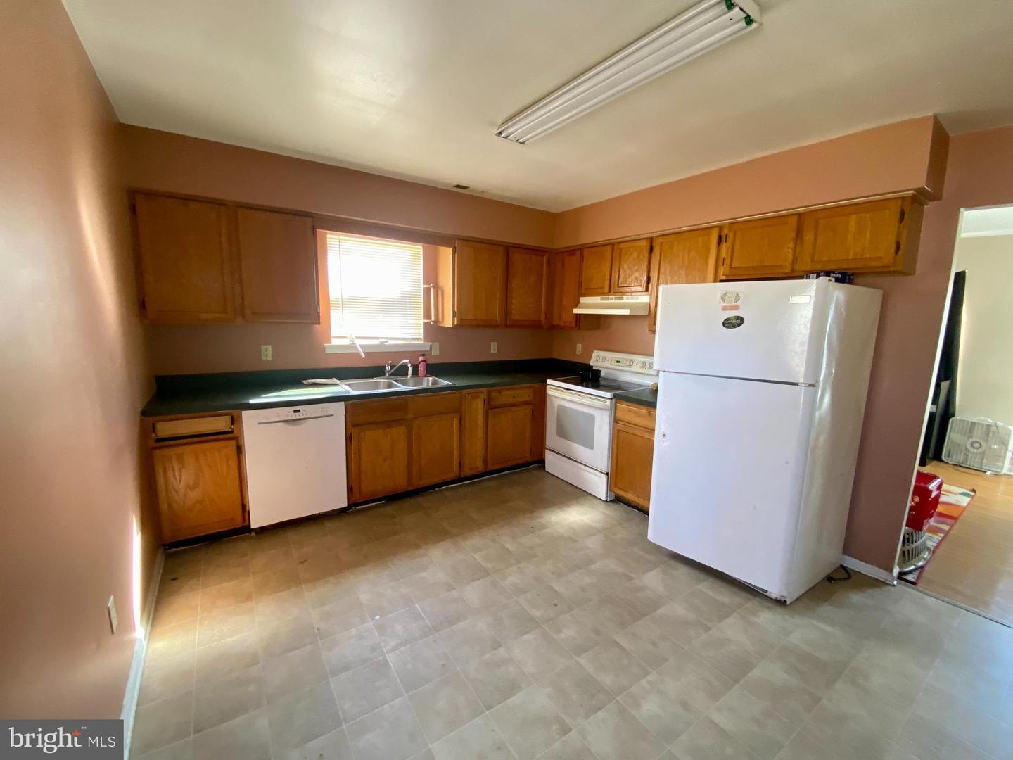 411 Dover St Property Photo 7