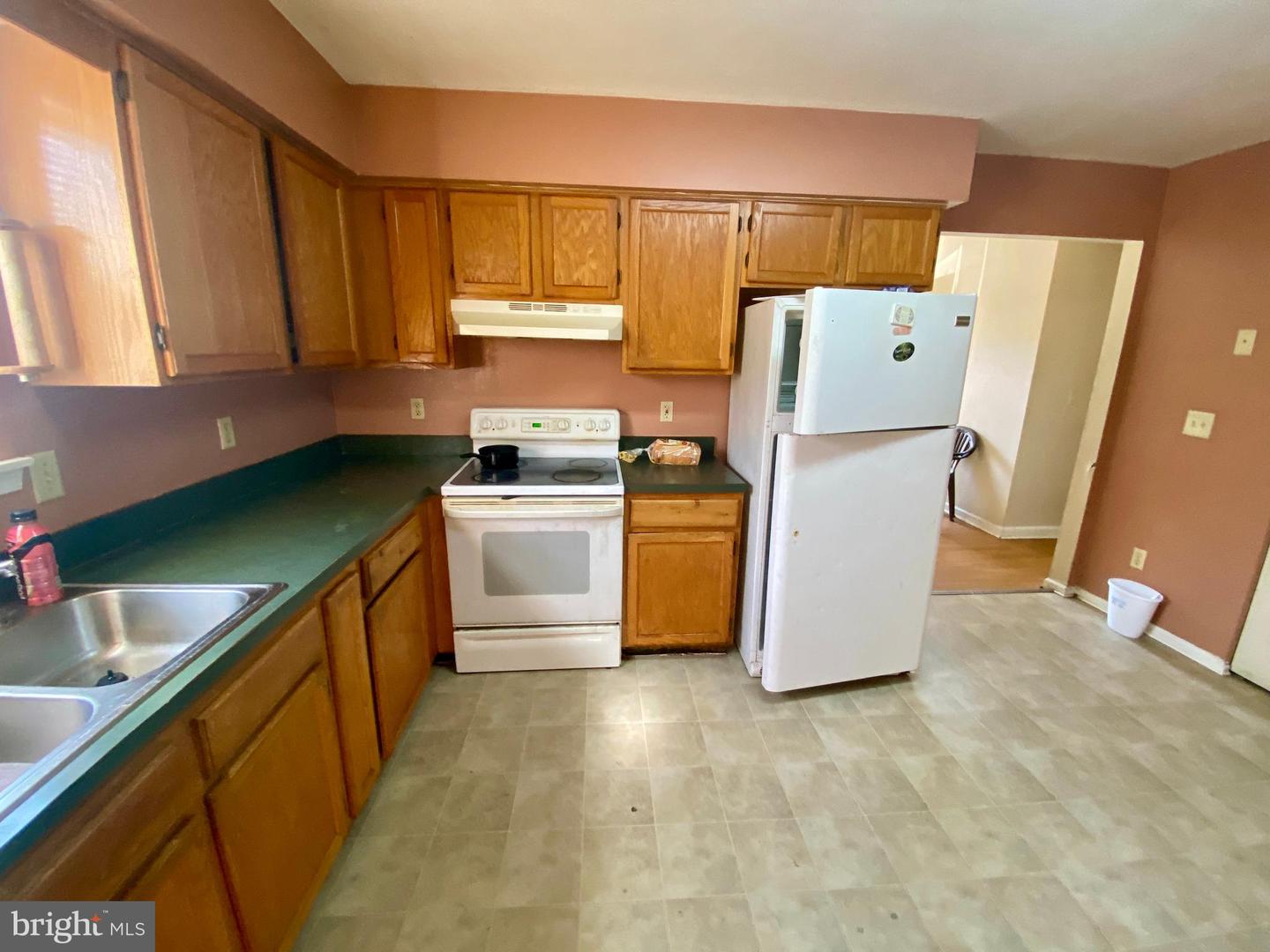 411 Dover St Property Photo 8