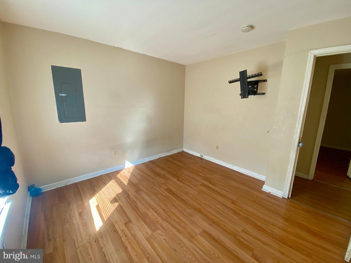 411 Dover St Property Photo 13